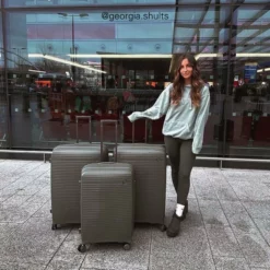 IT Luggage Spontaneous - Large (Olive Night) -UK Suitcase Sales Shop 3 15c3ae0f f563 45bf 8507 99ba6a5baeb0