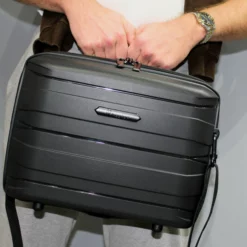 IT Luggage Momentous - Vanity Case (Black) -UK Suitcase Sales Shop 3 f004b03a 36e1 4670 abb8 70679516df3e