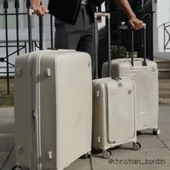 IT Luggage Spontaneous II - 3pc Set (Feather Grey) -UK Suitcase Sales Shop 4 875c97c4 b2ca 4031 84d7 cb1060b2d622