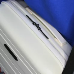 IT Luggage Momentous - Vanity Case (Pumice Stone) -UK Suitcase Sales Shop 5 c4a24aa6 fe02 44e7 bc18 199a5bb77b3a