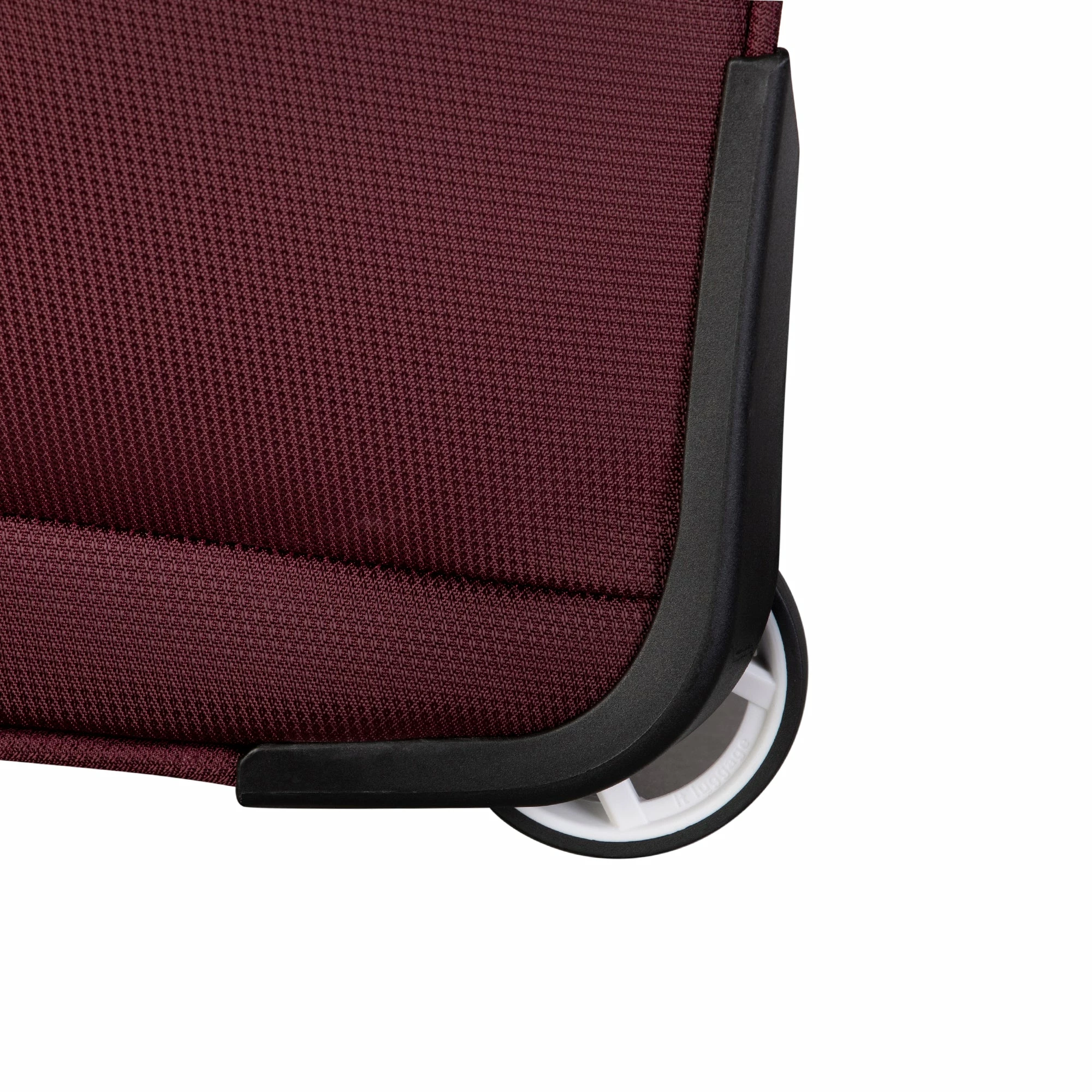 IT Luggage Intrepid - 4pc Set (Dark Red) 9 IT Luggage Intrepid - 4pc Set (Dark Red) - Image 9